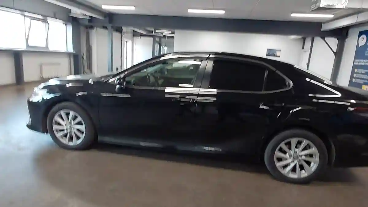 Toyota Camry 2023 года за 14 390 000 тг. в Астана