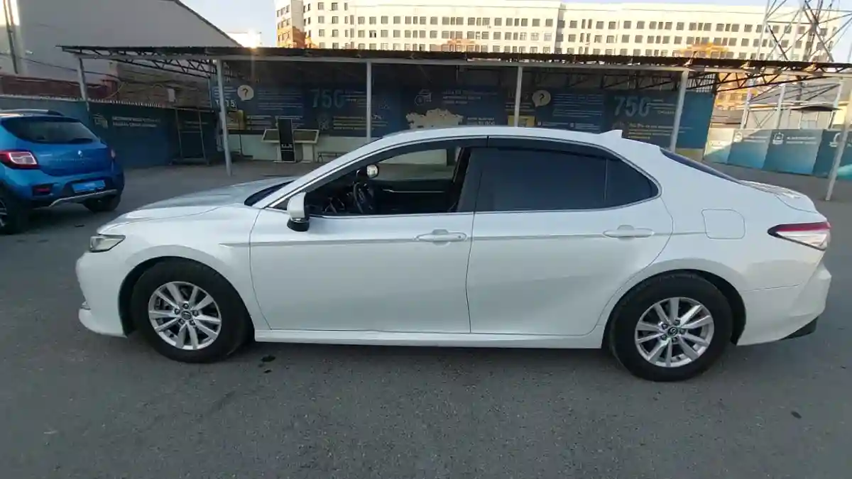 Toyota Camry 2019 года за 12 450 000 тг. в Шымкент