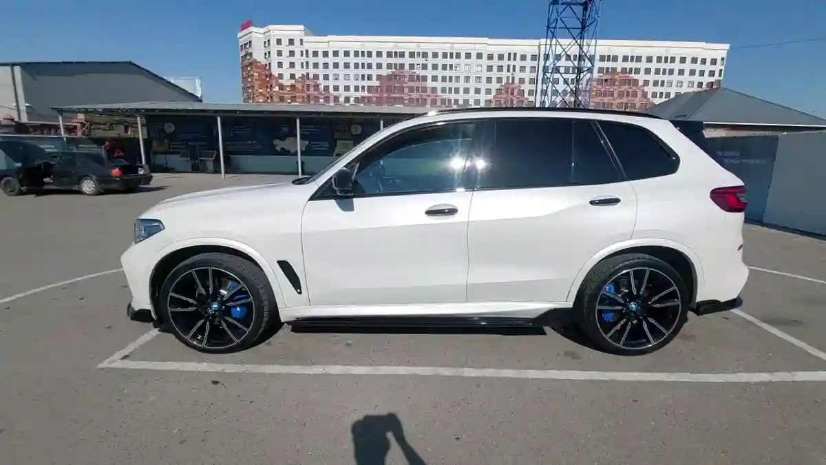 BMW X5 2018 года за 28 390 000 тг. в Шымкент