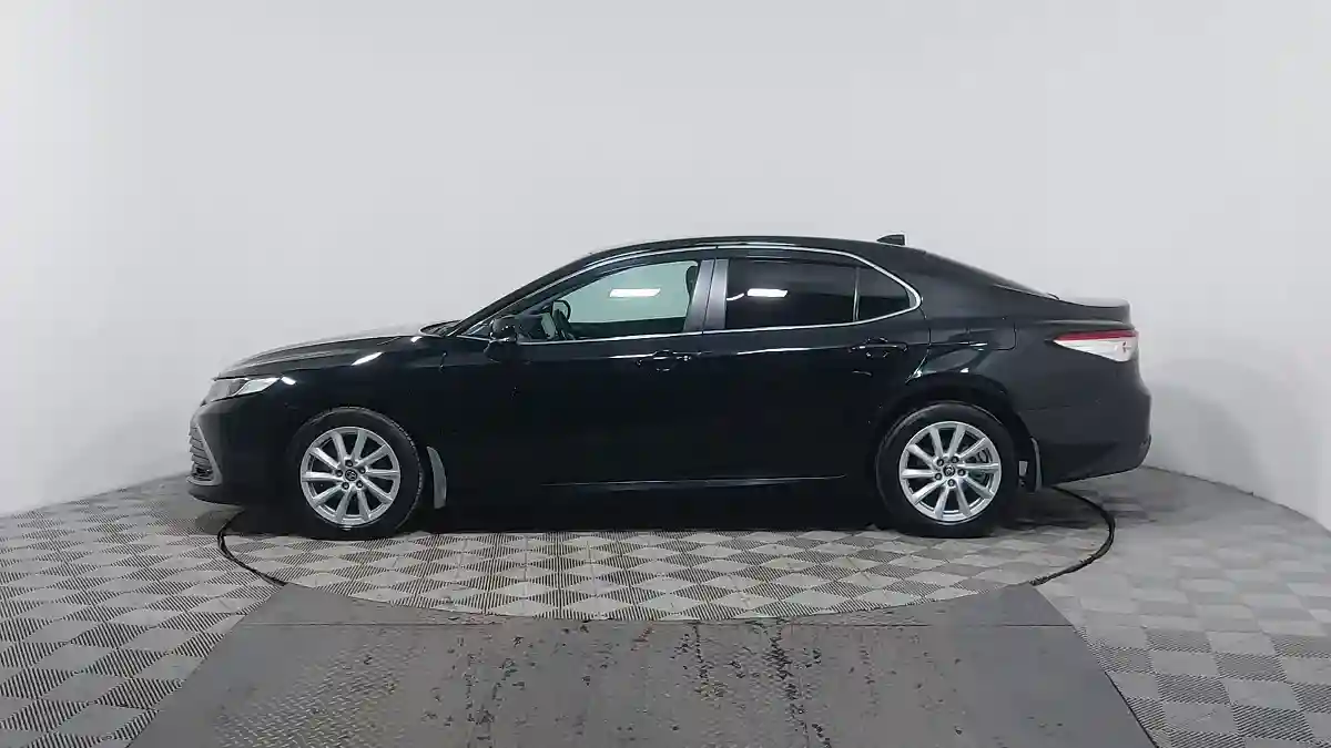 Toyota Camry 2021 года за 10 990 000 тг. в Астана