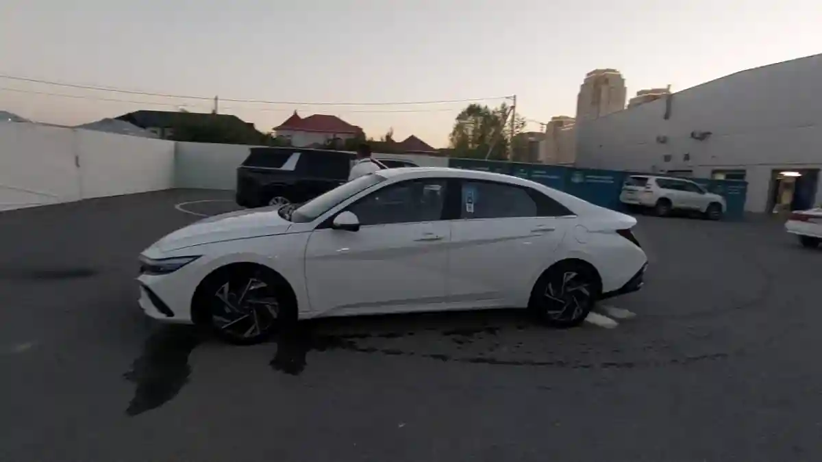 Hyundai Elantra 2023 года за 8 490 000 тг. в Шымкент