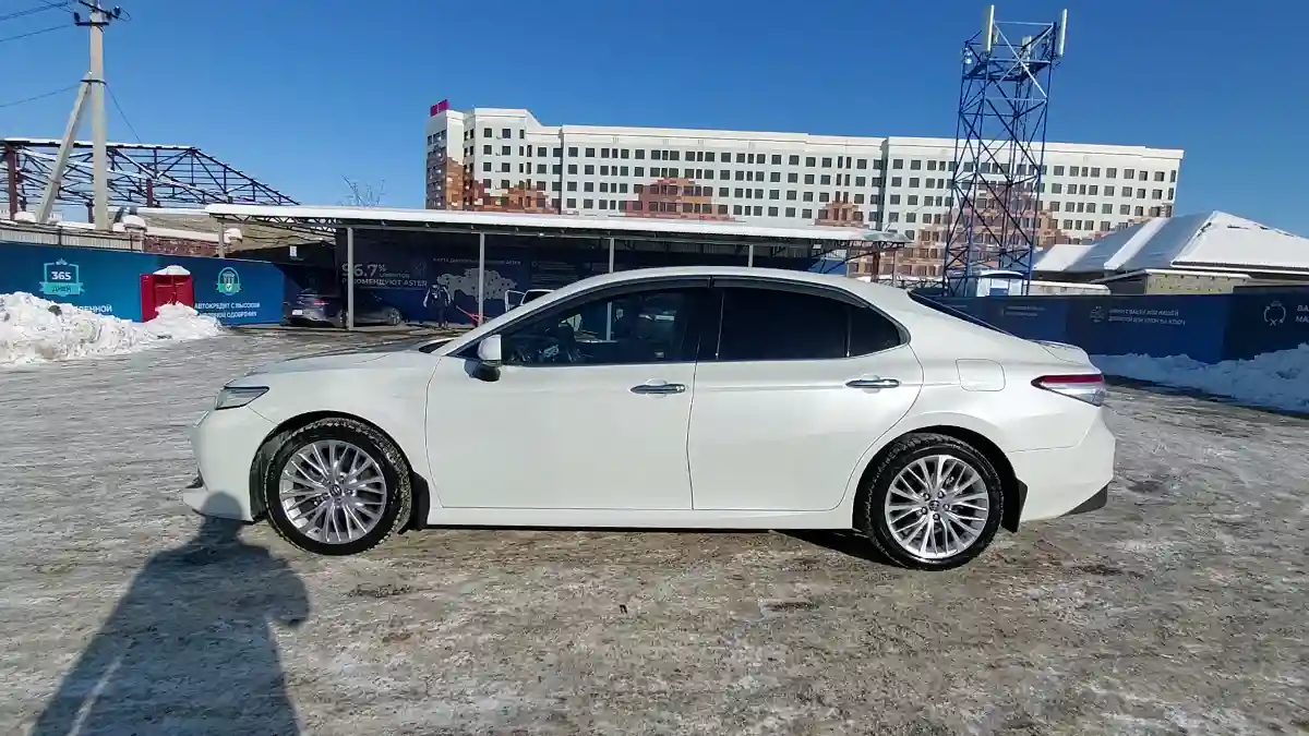 Toyota Camry 2019 года за 12 800 000 тг. в Астана