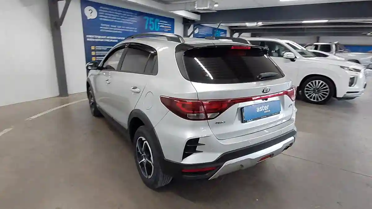 Kia Rio 2021 года за 7 400 000 тг. в Астана