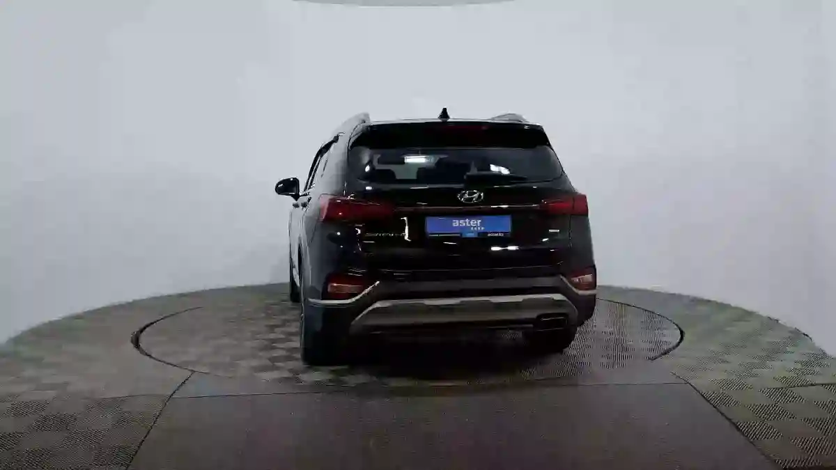 Hyundai Santa Fe 2019 года за 13 990 000 тг. в Астана