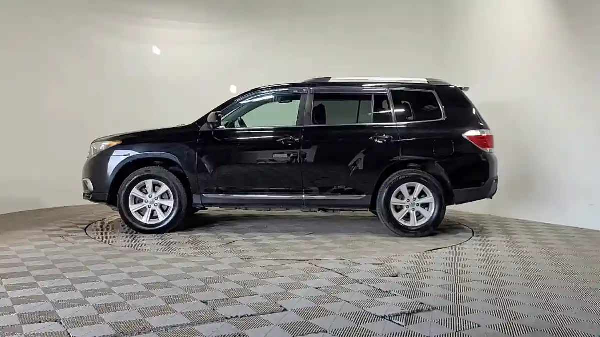 Toyota Highlander 2011 года за 10 890 000 тг. в Астана