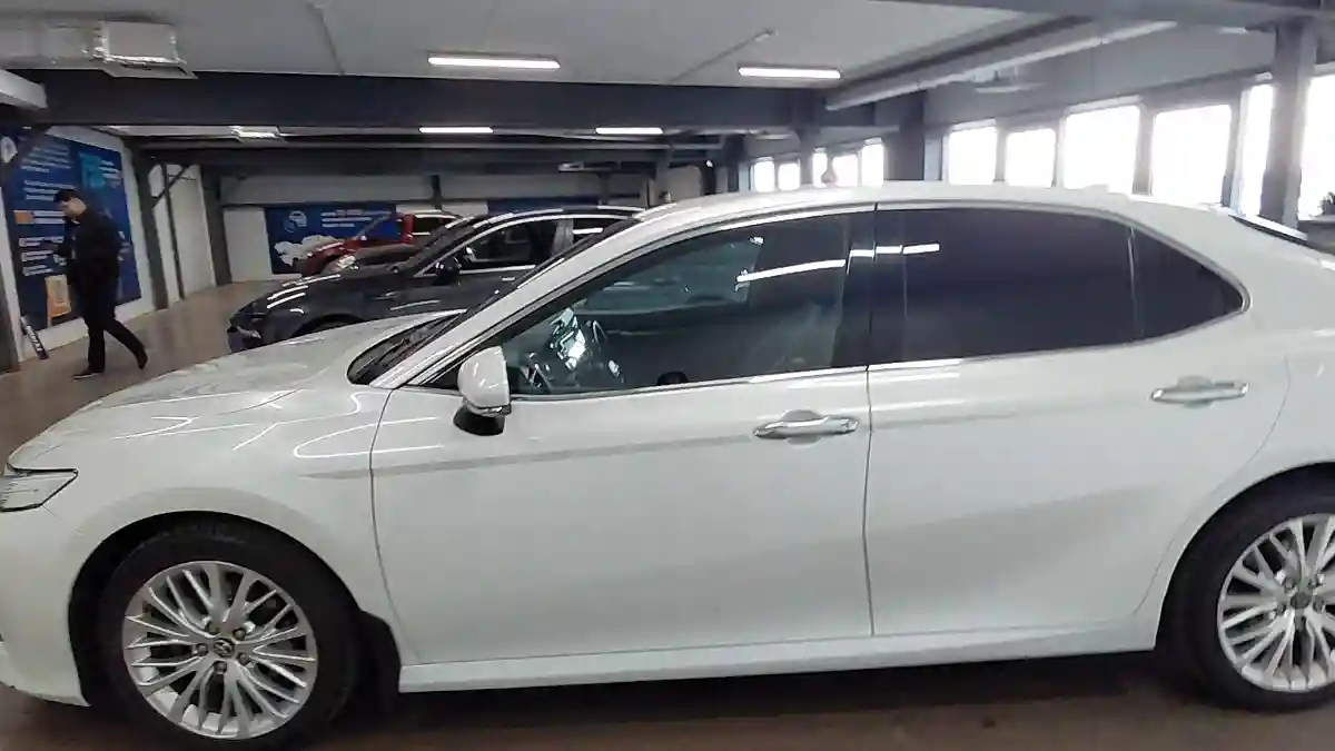 Toyota Camry 2018 года за 12 750 000 тг. в Астана