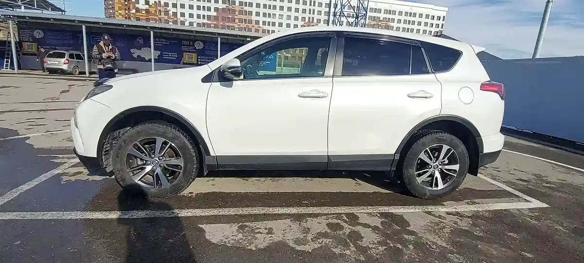 Toyota RAV4 2016 года за 9 990 000 тг. в Астана