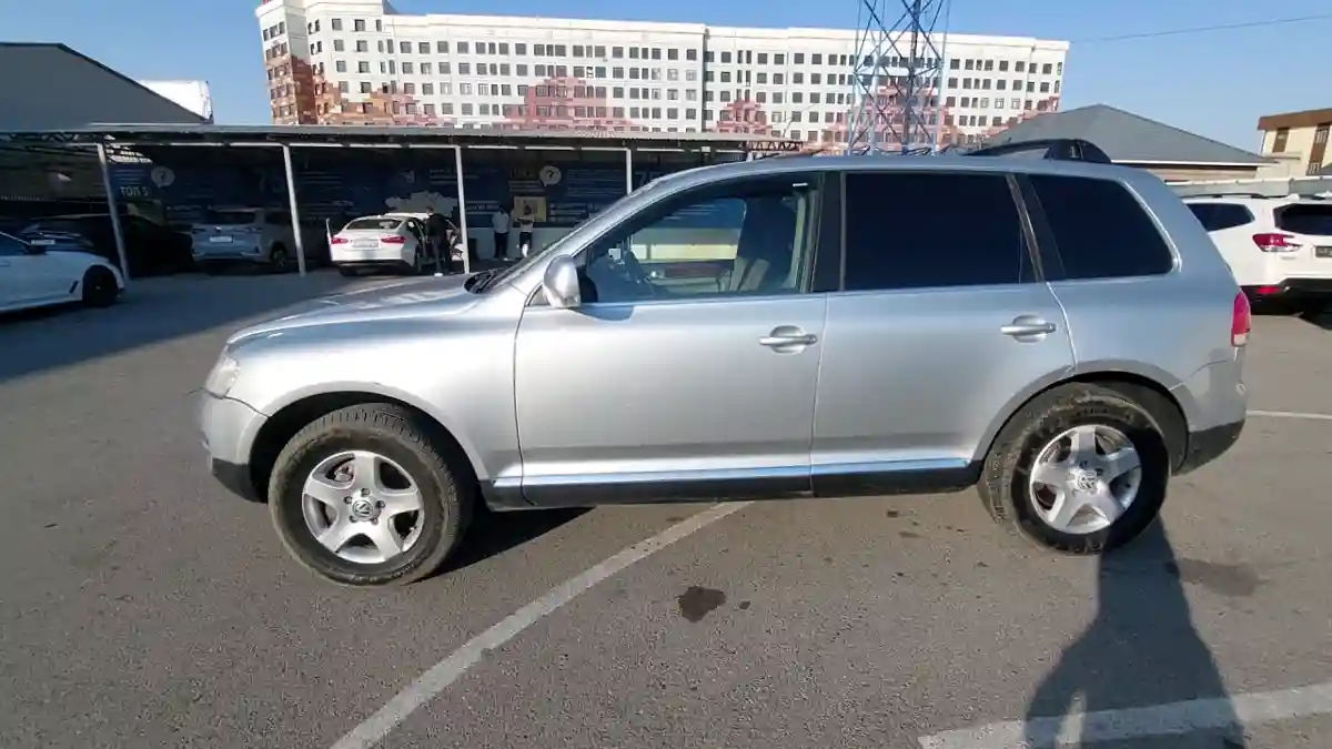 Volkswagen Touareg 2004 года за 2 990 000 тг. в Шымкент