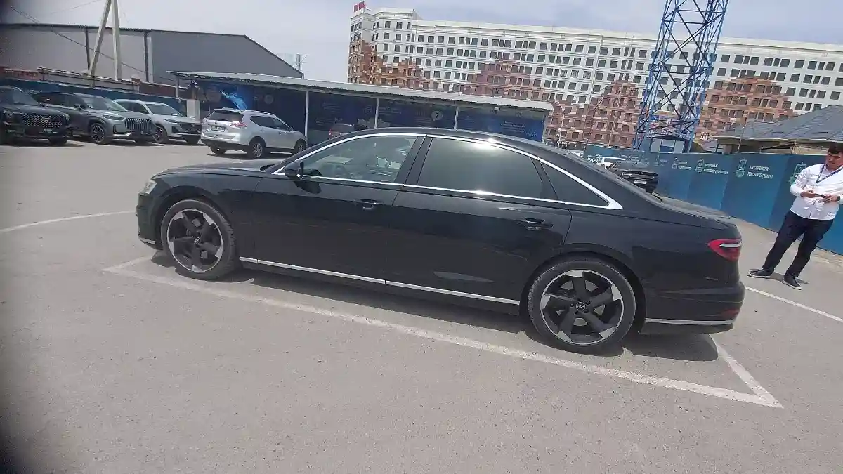 Audi A8 2018 года за 31 000 000 тг. в Астана