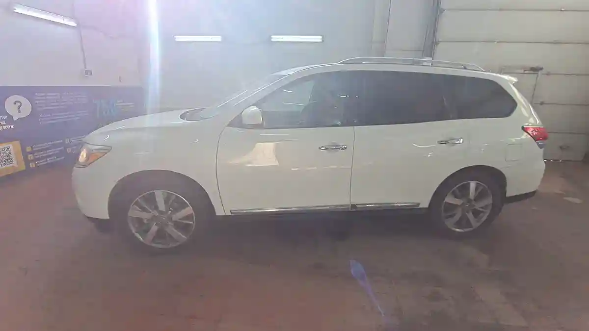 Nissan Pathfinder 2013 года за 8 928 000 тг. в Астана