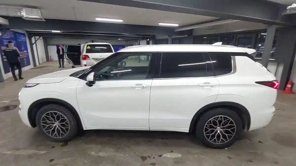Mitsubishi Outlander 2023 года за 17 000 000 тг. в Астана