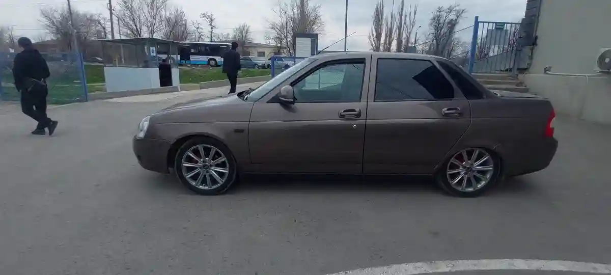 LADA (ВАЗ) Priora 2013 года за 3 300 000 тг. в Тараз