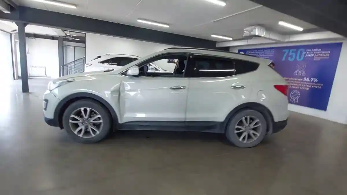 Hyundai Santa Fe 2014 года за 8 000 000 тг. в Астана