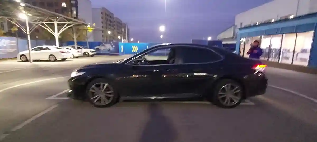 Toyota Camry 2019 года за 12 000 000 тг. в Алматы