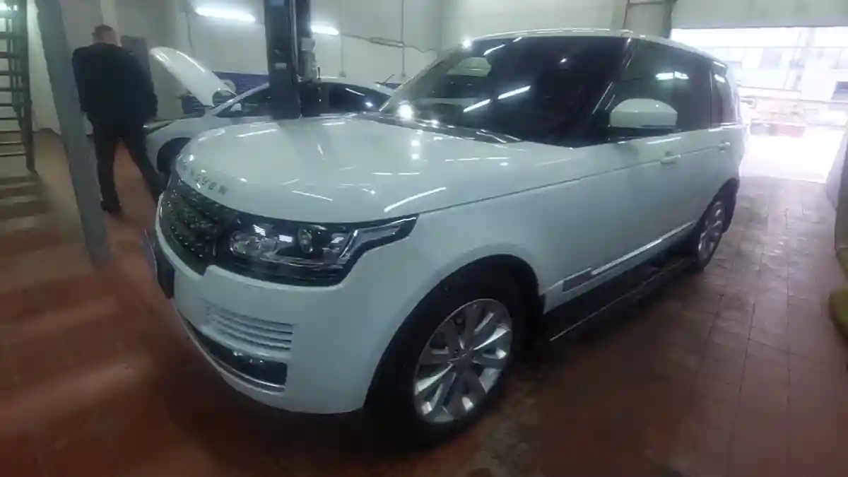 Land Rover Range Rover 2017 года за 35 000 000 тг. в Астана