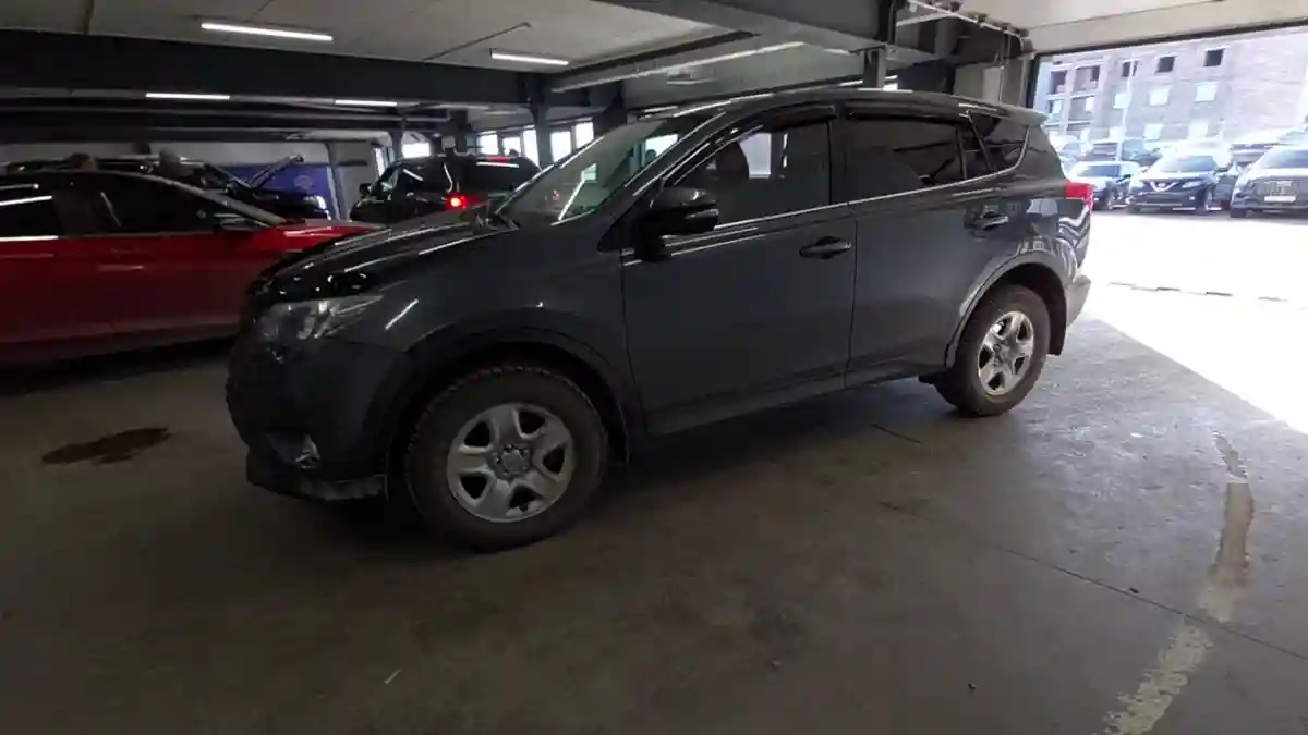 Toyota RAV4 2015 года за 10 500 000 тг. в Астана
