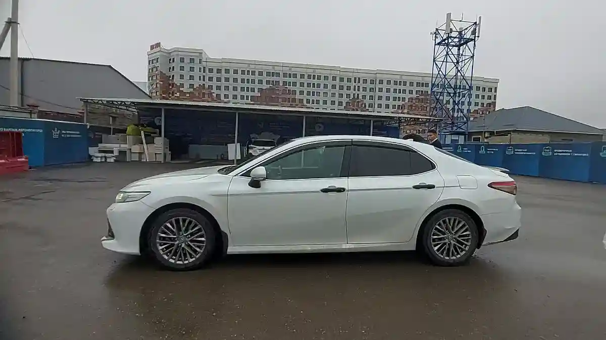 Toyota Camry 2018 года за 12 500 000 тг. в Шымкент