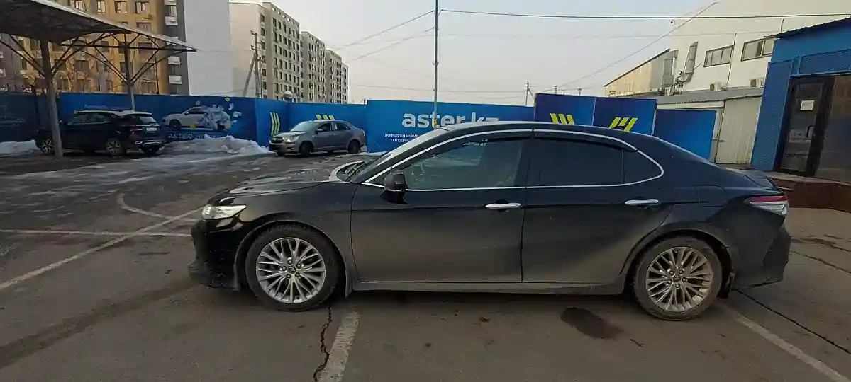 Toyota Camry 2018 года за 12 500 000 тг. в Алматы