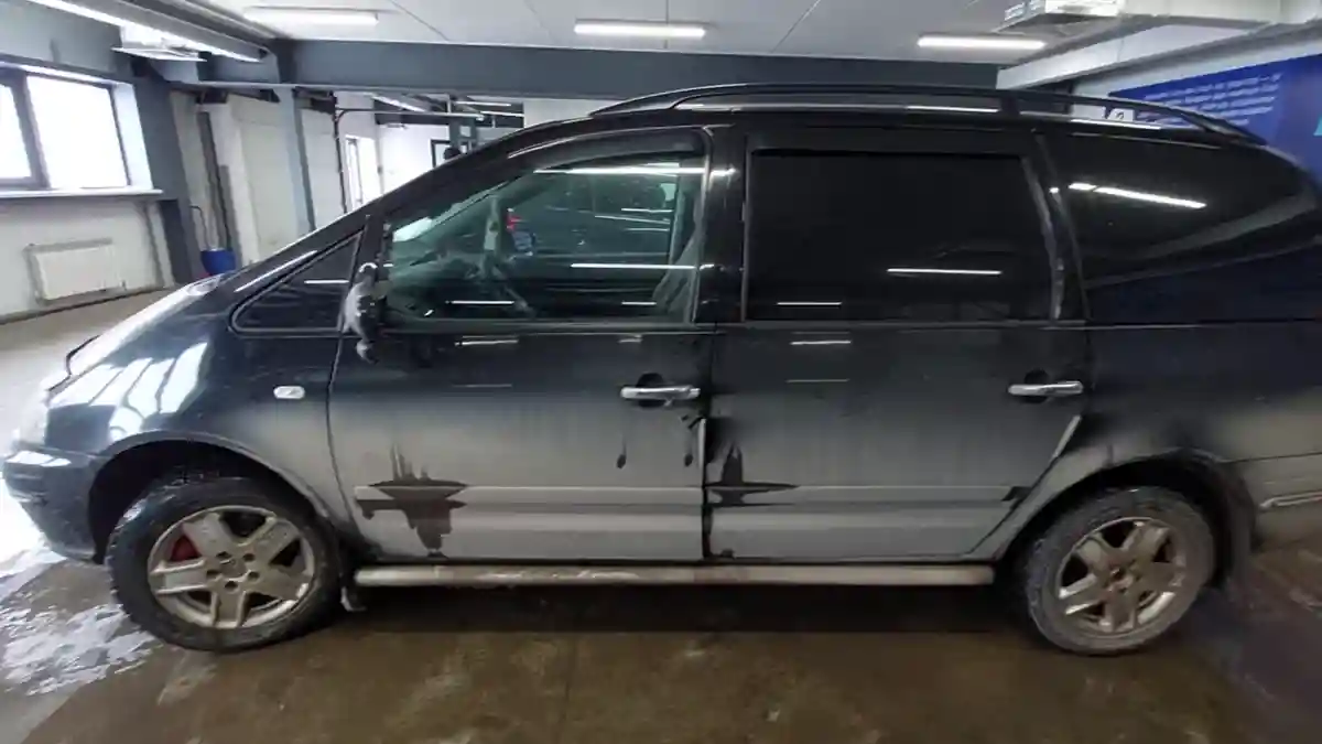 SEAT Alhambra 2001 года за 4 000 000 тг. в Астана