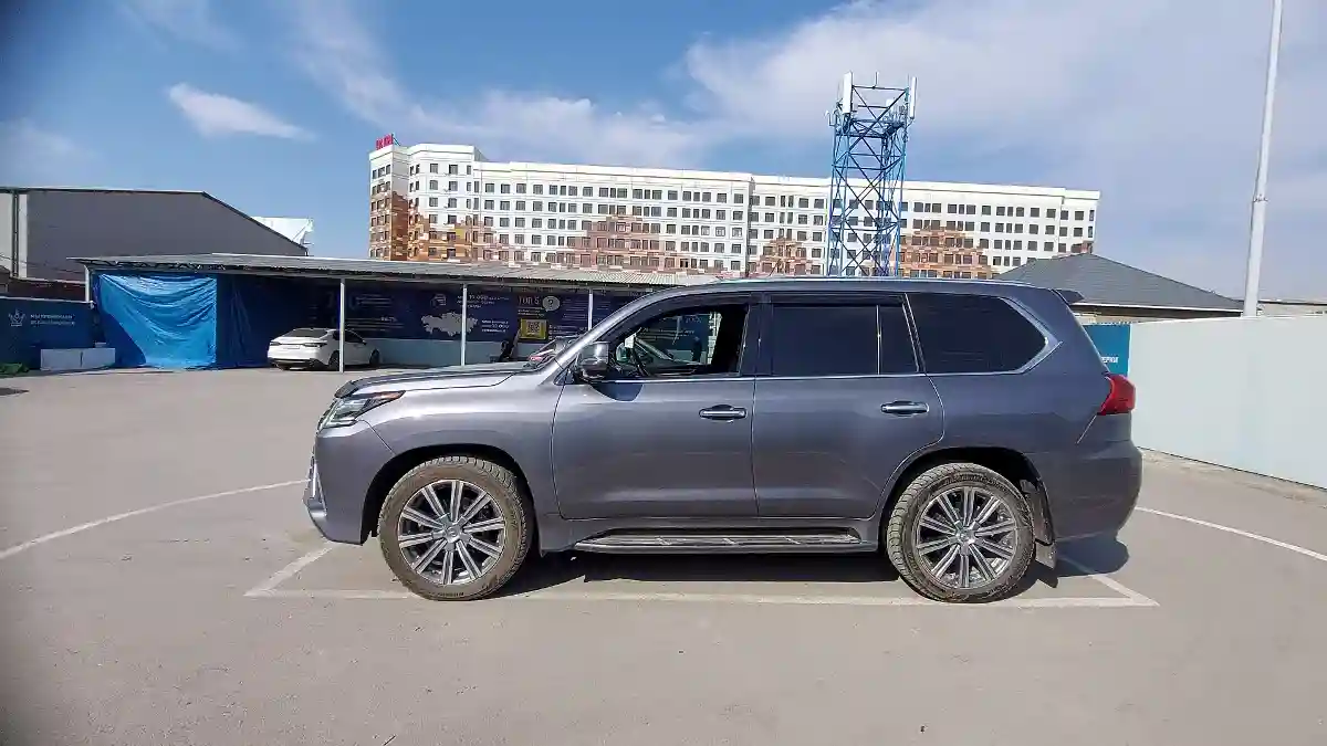 Lexus LX 2017 года за 45 000 000 тг. в Шымкент