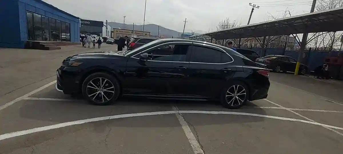 Toyota Camry 2019 года за 11 000 000 тг. в Алматы