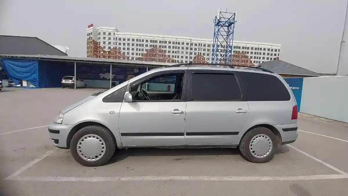 Volkswagen Sharan 2003 года за 3 000 000 тг. в Шымкент