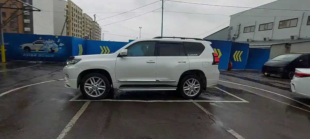 Toyota Land Cruiser Prado 2018 года за 30 000 000 тг. в Алматы