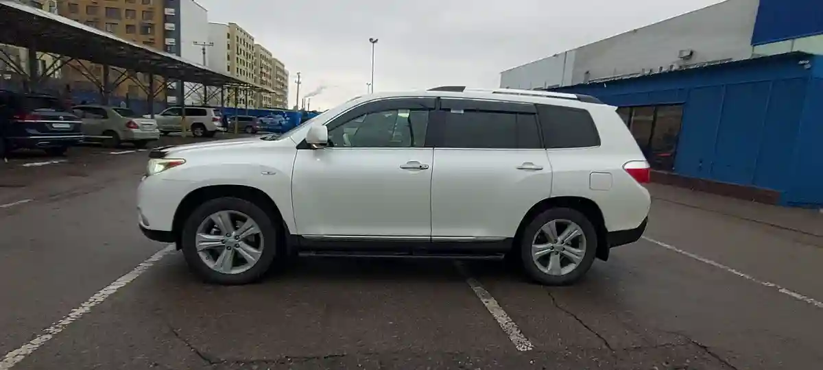 Toyota Highlander 2013 года за 17 000 000 тг. в Алматы