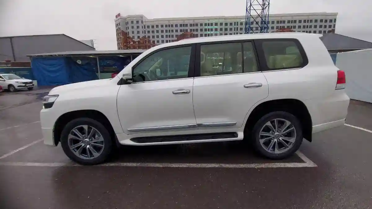 Toyota Land Cruiser 2021 года за 57 000 000 тг. в Шымкент