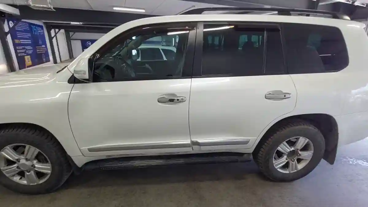 Toyota Land Cruiser 2013 года за 22 900 000 тг. в Астана