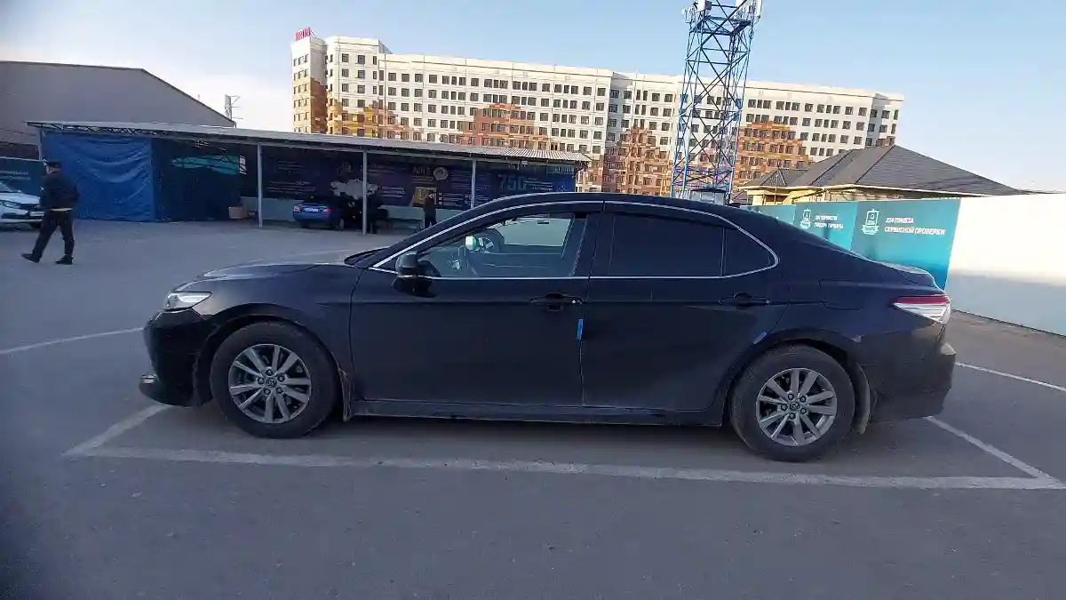 Toyota Camry 2018 года за 13 000 000 тг. в Шымкент
