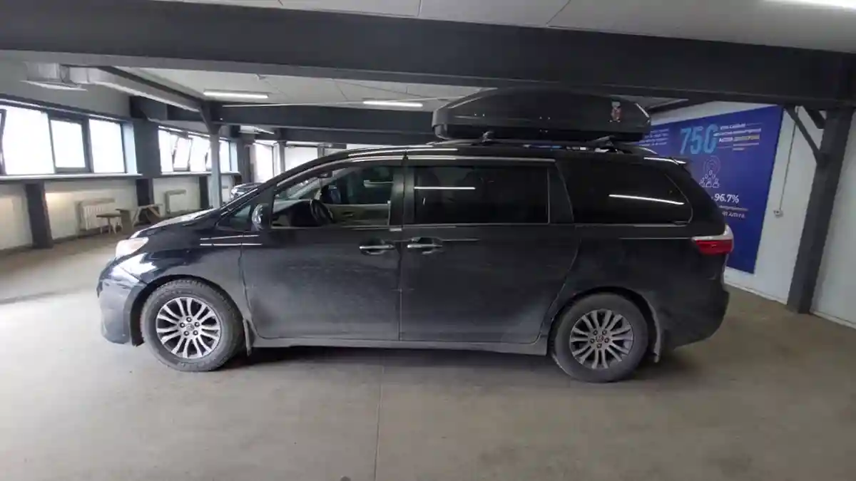 Toyota Sienna 2018 года за 16 000 000 тг. в Астана