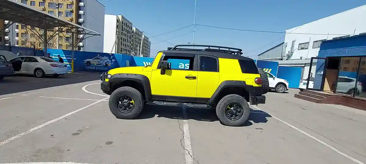 Toyota FJ Cruiser 2006 года за 16 000 000 тг. в Алматы