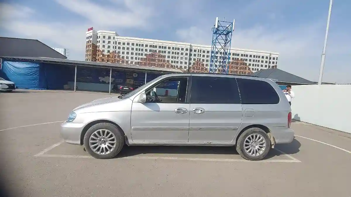 Kia Carnival 2001 года за 3 500 000 тг. в Шымкент