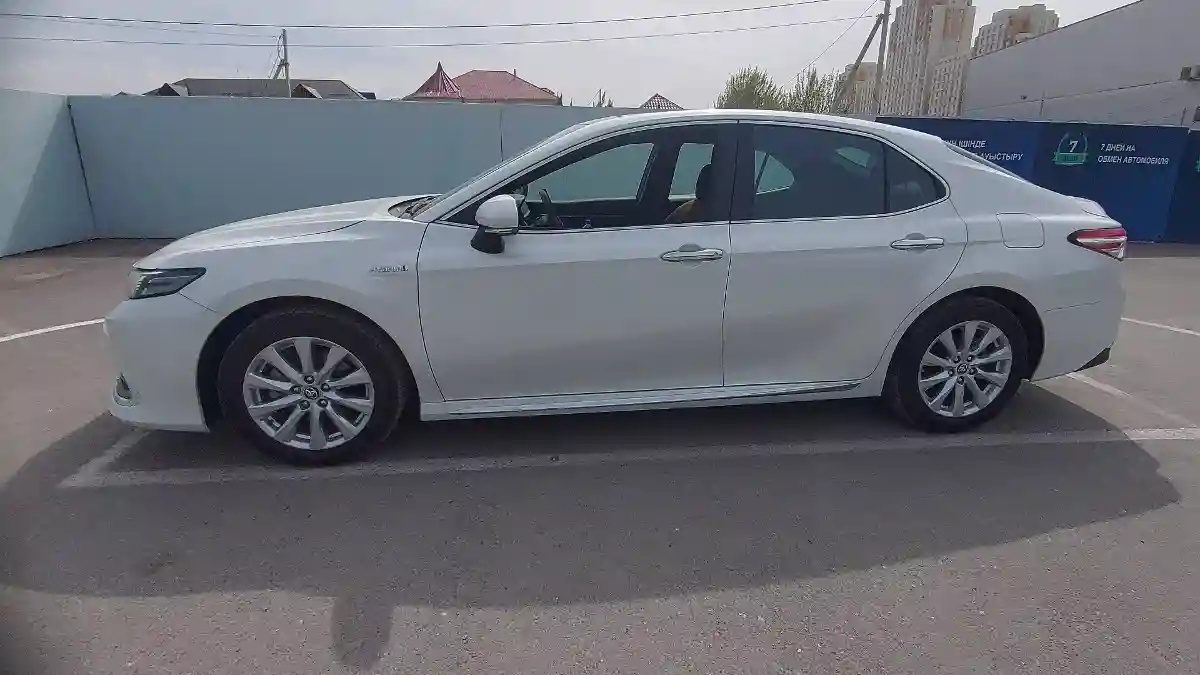 Toyota Camry 2023 года за 16 500 000 тг. в Шымкент