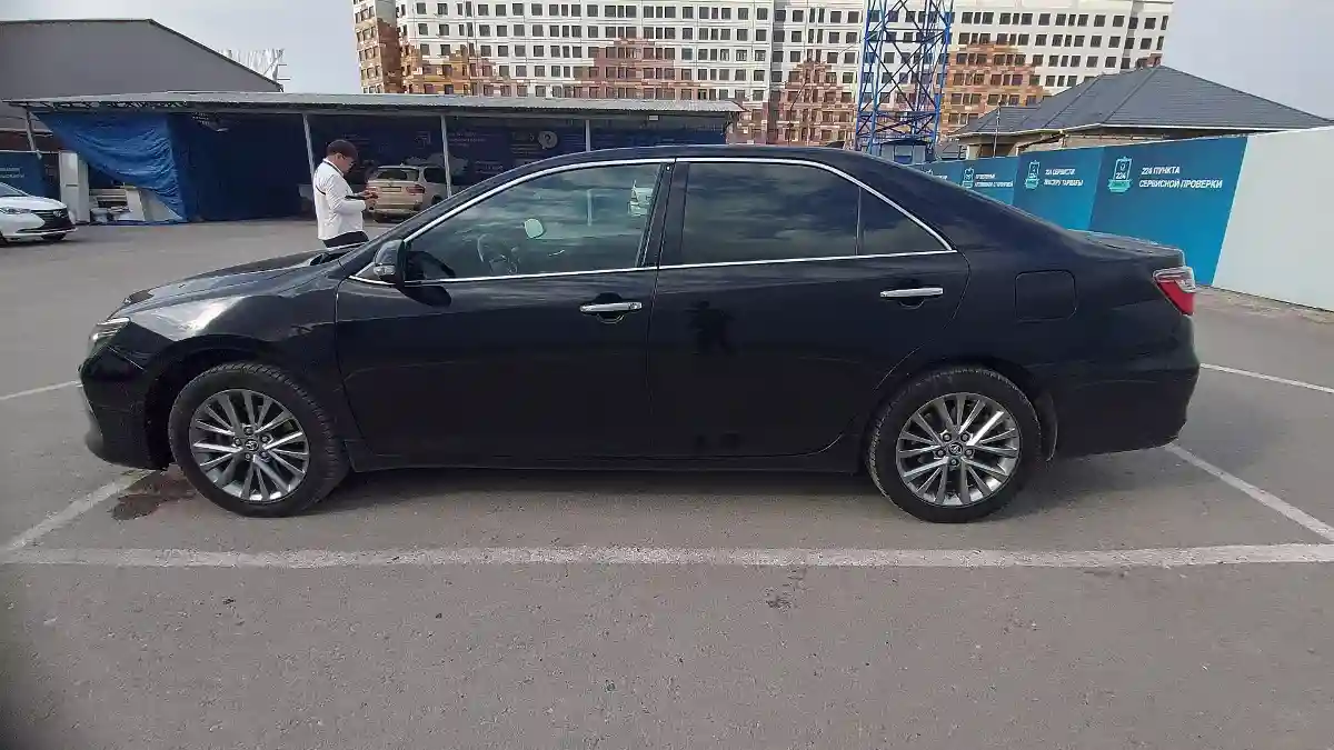 Toyota Camry 2017 года за 11 000 000 тг. в Шымкент