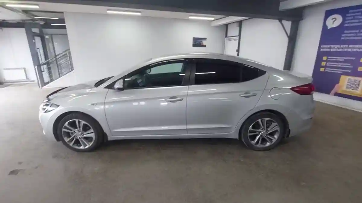 Hyundai Elantra 2018 года за 8 000 000 тг. в Астана