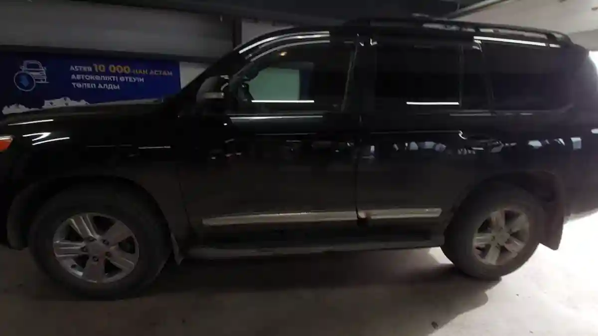 Toyota Land Cruiser 2015 года за 26 500 000 тг. в Астана