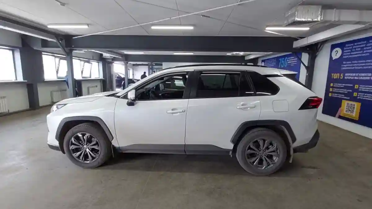 Toyota RAV4 2023 года за 17 500 000 тг. в Астана