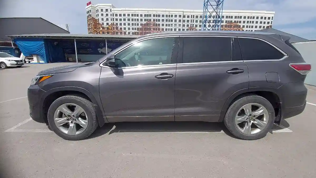 Toyota Highlander 2016 года за 18 000 000 тг. в Шымкент