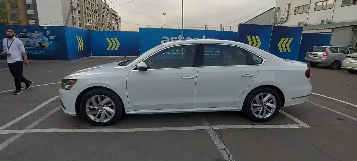 Volkswagen Passat 2017 года за 7 000 000 тг. в Алматы