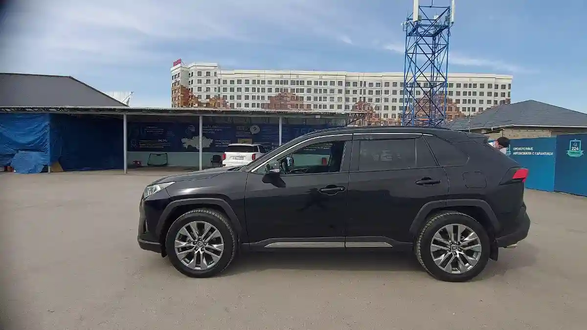 Toyota RAV4 2021 года за 16 500 000 тг. в Шымкент