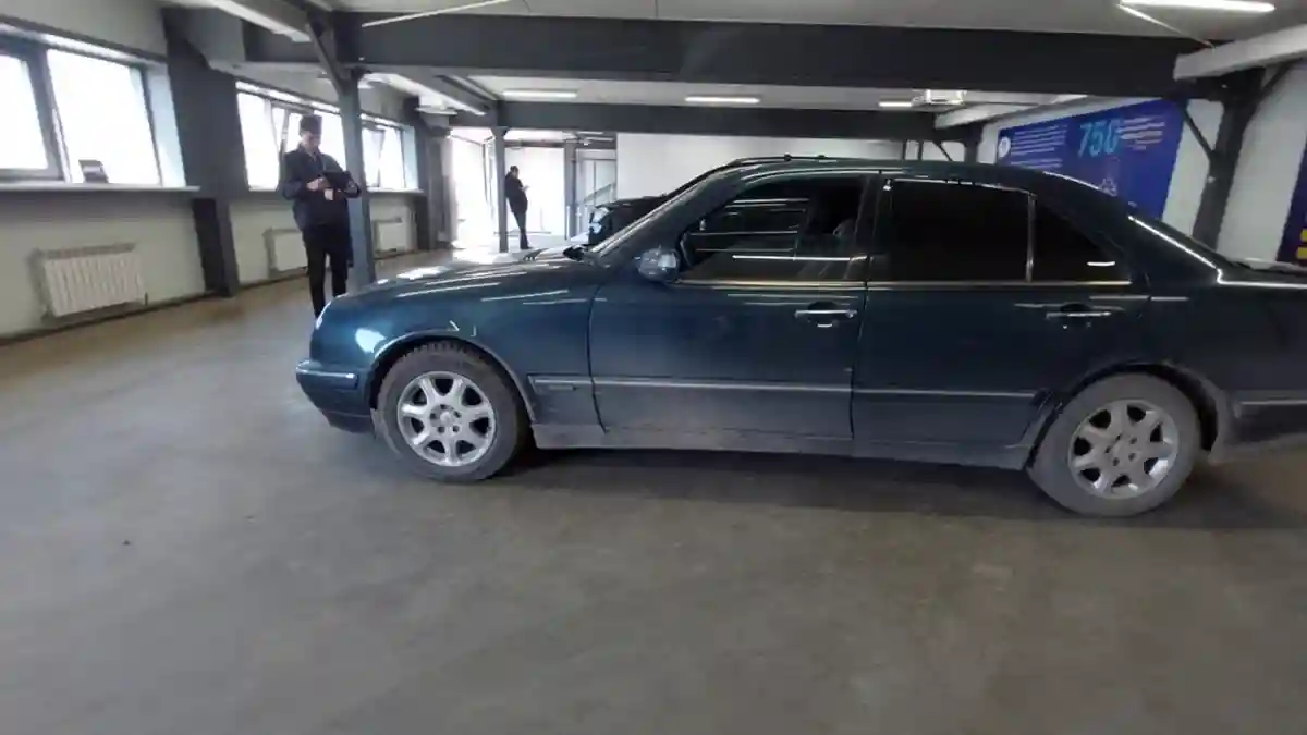 Mercedes-Benz E-Класс 2001 года за 3 000 000 тг. в Астана