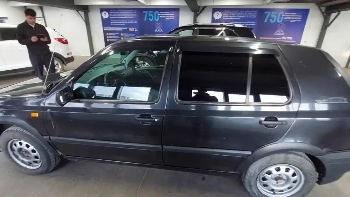 Volkswagen Golf 1993 года за 1 400 000 тг. в Астана