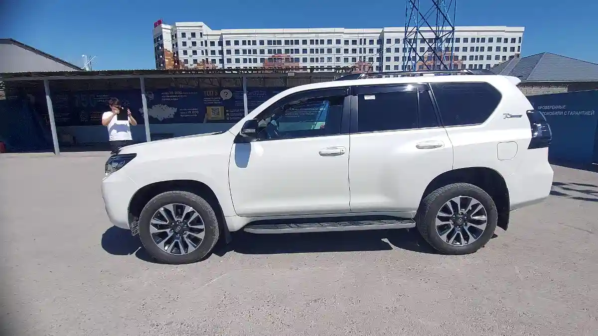 Toyota Land Cruiser Prado 2022 года за 40 000 000 тг. в Шымкент