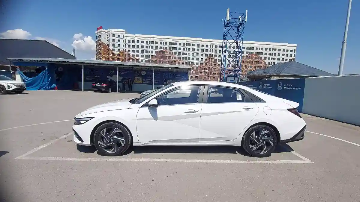 Hyundai Elantra 2023 года за 9 000 000 тг. в Шымкент