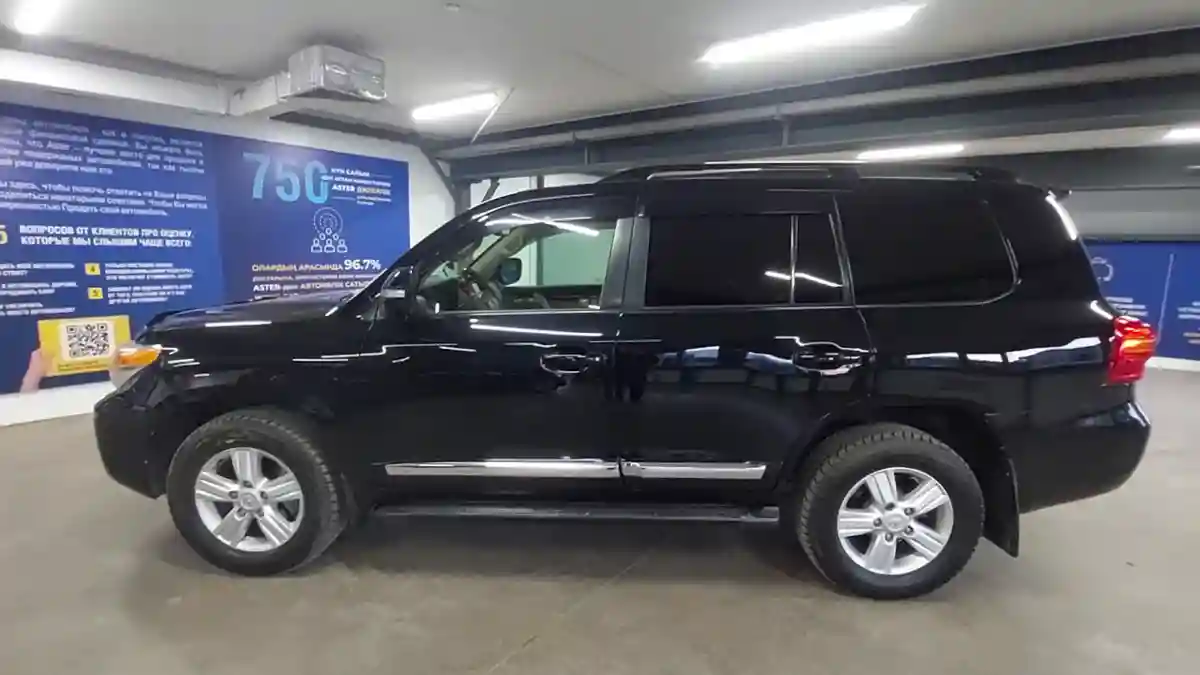 Toyota Land Cruiser 2013 года за 23 000 000 тг. в Астана