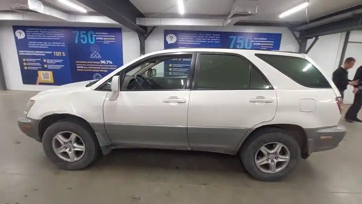 Lexus RX 2000 года за 4 500 000 тг. в Астана