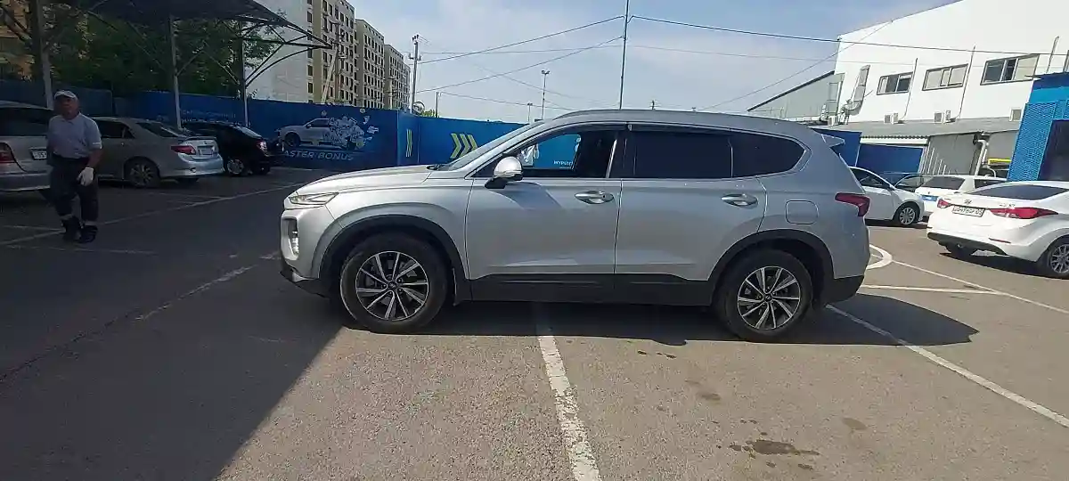 Hyundai Santa Fe 2018 года за 12 000 000 тг. в Алматы