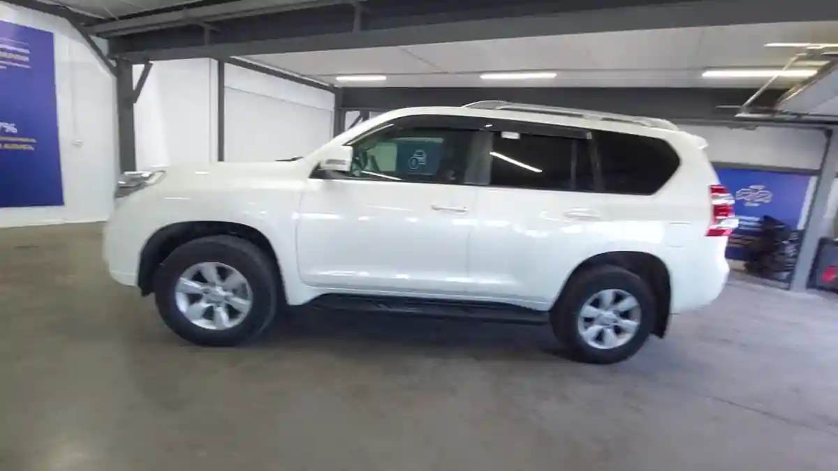 Toyota Land Cruiser Prado 2013 года за 18 500 000 тг. в Астана